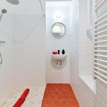 Charmant F1 Dans La Veille Ajaccio (Corsica)