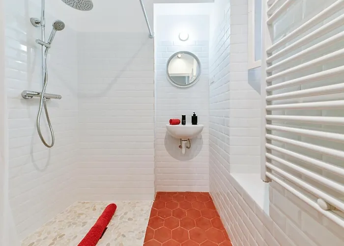 Charmant F1 Dans La Veille Ajaccio (Corsica)